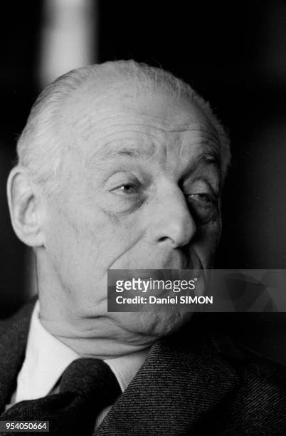 Guy de Rothschild, pdg de la banque Rothschild, dans son bureau à Paris le 9 novembre 1981, France.