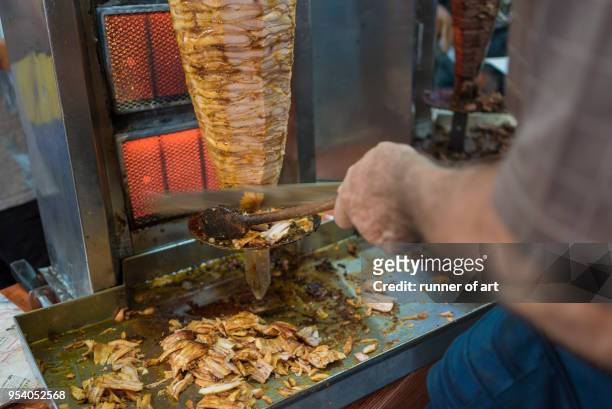 close-up of man preparing shawarma at shop - shawarma stock-fotos und bilder