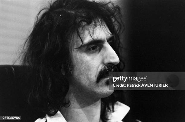 Portrait du rocker américain Frank Zappa au centre Pompidou le 10 janvier 1984 à Paris, France.