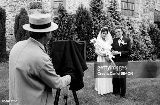 Anne Parillaud et Pascal Thoreau sur le tournage du téléfilm 'Vincente' réalisé par Bernard Toublanc-Michel à Paris en mai 1984, France.