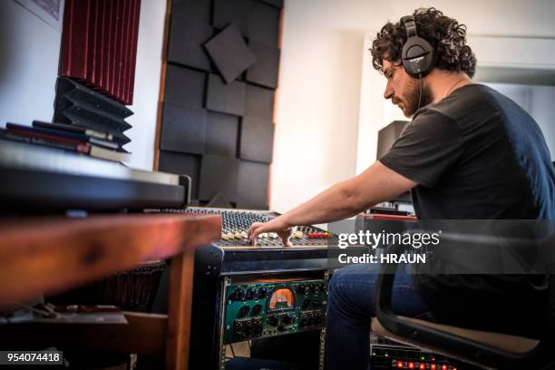 Musical Instrument While Operating Operational Amplifier Photos and Premium High Res Pictures - Getty Images