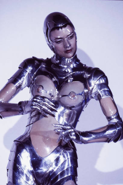 UNS: In The News: Vintage Mugler Robot Suit Worn By Zendaya At 'Dune 2' Premiere