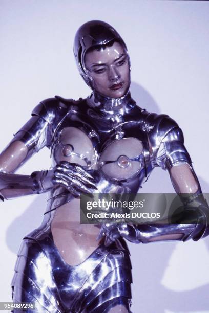 Défilé Thierry Mugler, Prêt-à-Porter, collection Automne-Hiver 1995-96 à Paris en mars 1995, France.