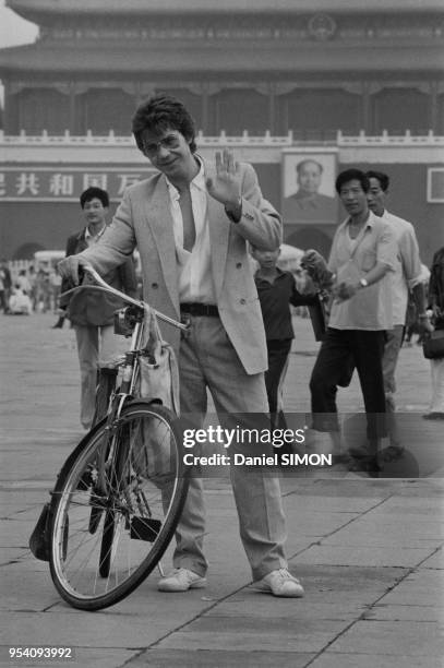 Daniel Guichard visite la Cité Interdite à Pékin le 8 spetembre 1983, Chine.