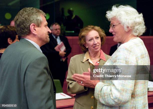 Austrian Minister for agriculture Wilhelm Molterer is talking with the British Secretary of State for Environment, Food and Rural Affairs Margaret...