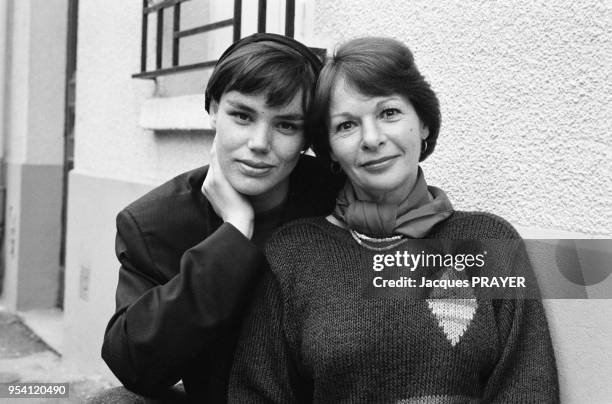 Claire Nebout et Françoise Arnoul lors du tournage du film 'Nuit Docile' réalisé par Guy Gilles à Paris le 4 mars 1987, France.