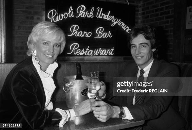 Evelyne Leclerc et son mari Richard Rocard dans leur restaurant 'Le Rivoli Park' à Paris le 8 octobre 1984, France.