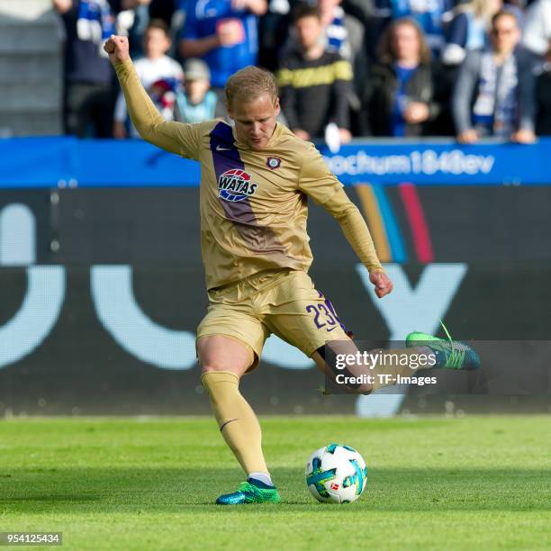 Soeren Bertram of Erzgebirge Aue controls the ball during the Second Bundesliga match between VfL Bochum 1848 and FC Erzgebirge Aue at Vonovia...