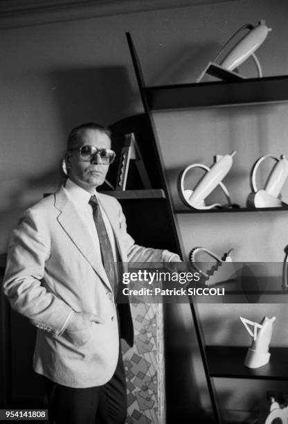 Le couturier et styliste Karl Lagerfeld dans sarésidence de Monaco en aout 1986, Monaco.