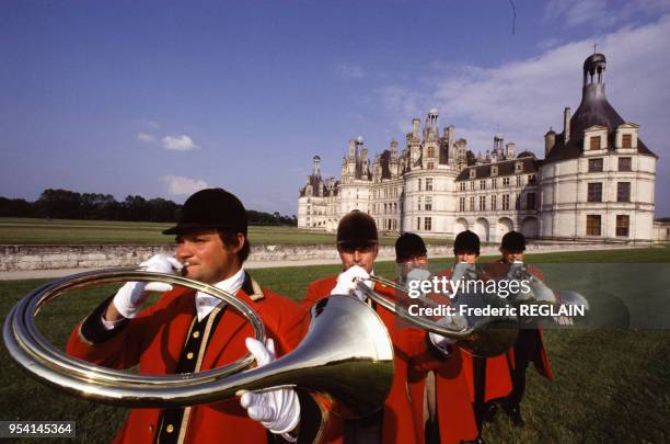 Sonneurs de cors de chasse - ou trompes de chasse - au château de Chambord le 8 juin 1988 à Paris, France.