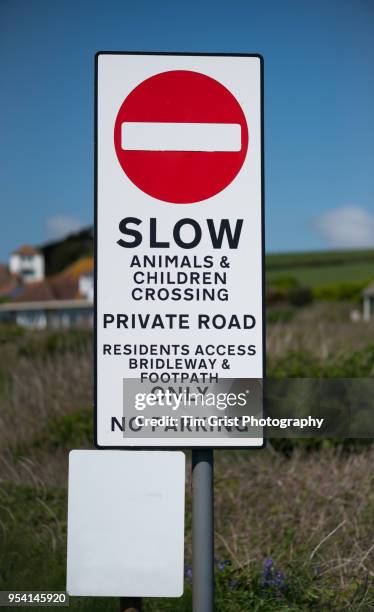 private road access warning sign - confidential englischer begriff stock-fotos und bilder