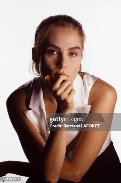 Emmanuelle Seigner, actrice, circa 1990, à Paris, France.