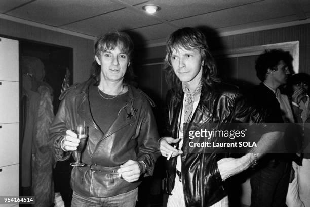 Les chanteurs Renaud et Hugues Aufray le 5 février 1984 à Paris, France.