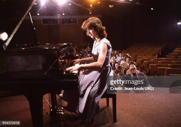 Ariel Besse sur le tournage du film 'Beau-père' réalisé par Bertrand Blier en 1981, France.