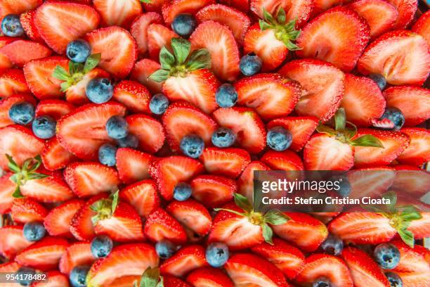 strawberry and blueberry fruit cake - cake tier stock pictures, royalty-free photos & images