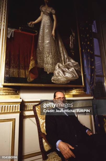 Le bijoutier-joaillier Pierre Chaumet chez lui en mai 1987 à Paris, France.