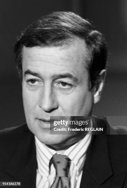 Charles Villeneuve sur le plateau des 'Dossiers de l'écran' sur Antenne 2 à Paris le 9 février 1988, France.