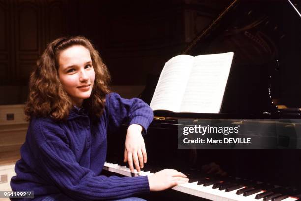 La pianiste Hélène Grimaud le 4 décembre 1989 à Paris, France.