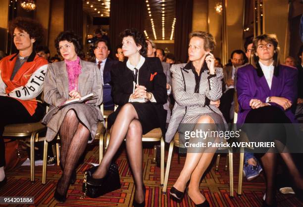 Pascale Breugnot, Michèle Cotta, Anne Sinclair, Christine Ockrent et Dominique Cantien le 6 mai 1987 à Paris, France.