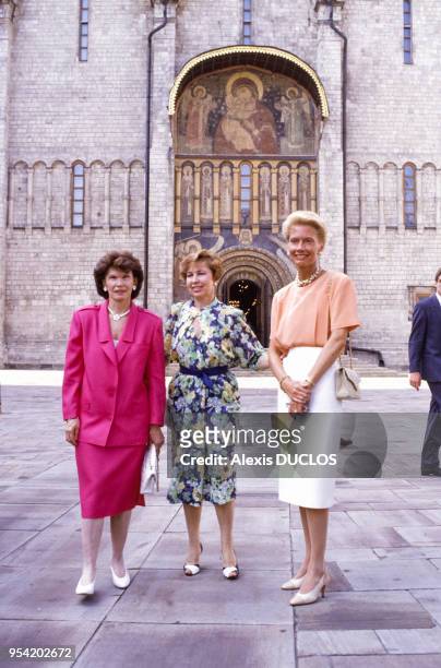 Danielle Mitterrand et Monique Raimond avec l'épouse du numéro un soviétique Raïssa Gorbatchev le 7 mai 1986 à Moscou, Russie.