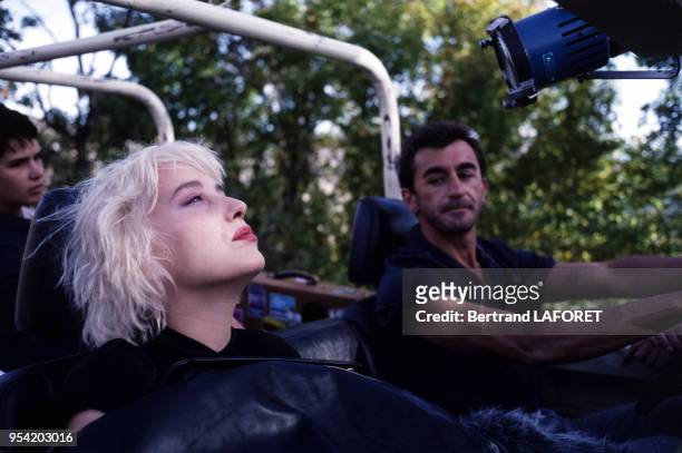Pauline Lafont et Cristophe Malavoy sur le tournage du film 'Deux minutes de soleil en plus' réalisé par Gerard Vergez en novembre 1987, France.
