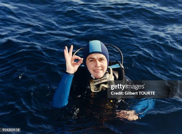 Dominique Voynet s'adonne à la plongée sous-marine le 7 mars 1995, France.