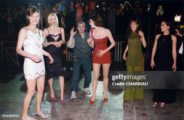 Claude Lelouch et ses actrices Anne Parillaud, Marianne Denicourt, Alessandra martines, Alice Evans et Olivia Bonamy sur le tournage de 'Une pour...