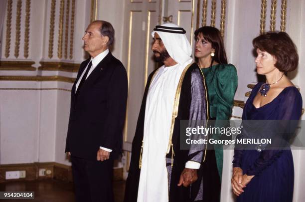 Le cheik Zayed, président de l'État des Émirats arabes unis, reçu à l'Elysée par le président Mitterrand le 9 septembre 1991, France.