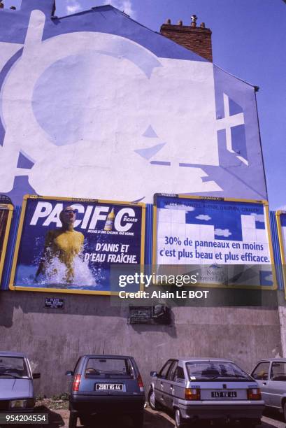 Panneaux publicitaires de la ville de Nantes pour la réduction de 30% de l'affichage publicitaire le 10 juin 1991, France.