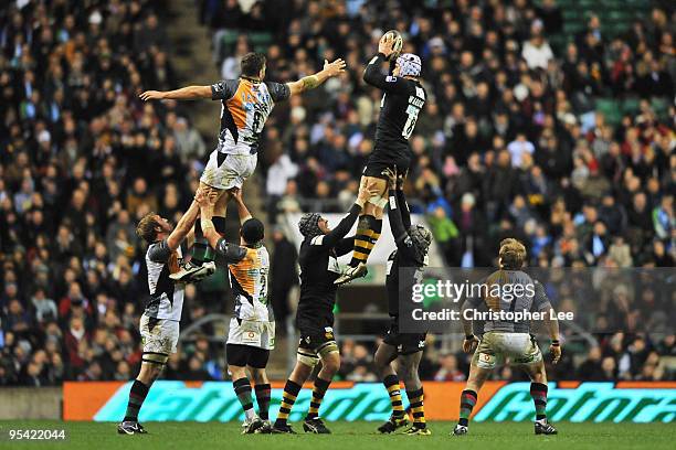 Nick Easter of Harlequins and Dan Ward-Smith of London Wasps challenge for the ball at a lineout during the Guinness Premiership match between...