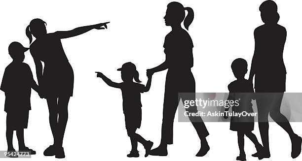 ilustraciones, imágenes clip art, dibujos animados e iconos de stock de madres y niños - familia afuera