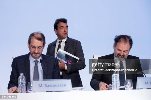 Arnaud Lagardere , the head of French media group Lagardere, arrives to attend the group's shareholders meeting flanked by Chairman, CEO at Lagardere...