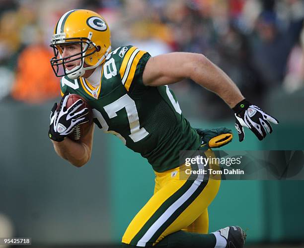 Jordy Nelson of the Green Bay Packers returns a kick-off during an NFL game against the Seattle Seahawks at Lambeau Field, December 27, 2009 in Green...