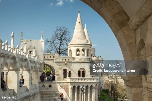 visser bastion, pest, budapest, hongarije - fortress gate and staircases stockfoto's en -beelden