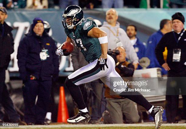 Brent Celek the Philadelphia Eagles heads for the endzone for a touchdown against the Denver Broncos on December 27, 2009 at Lincoln Financial Field...