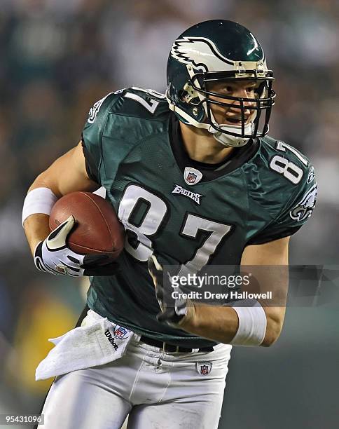 Tight end Brent Celek of the Philadelphia Eagles runs for a touchdown during the game against the Denver Broncos on December 27, 2009 at Lincoln...
