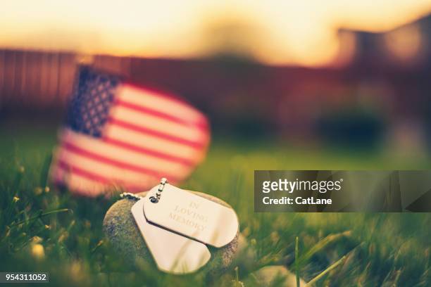 memorial day flag and dog tags in evening sunshine - war memorial holiday stock pictures, royalty-free photos & images