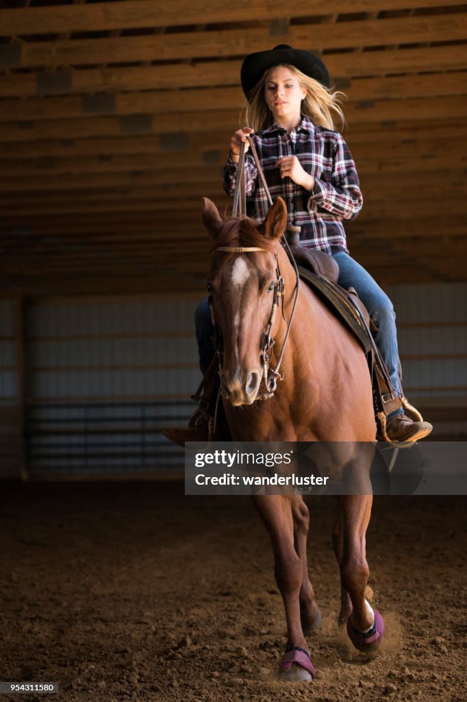 Cowgirl training her quarter horse