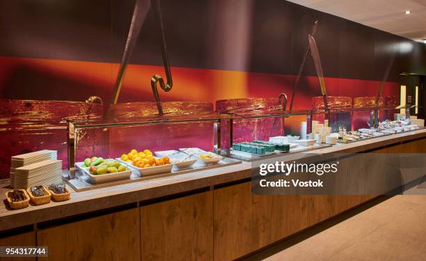 breakfast buffet in hotel in moscow - all inclusive holiday stock-fotos und bilder