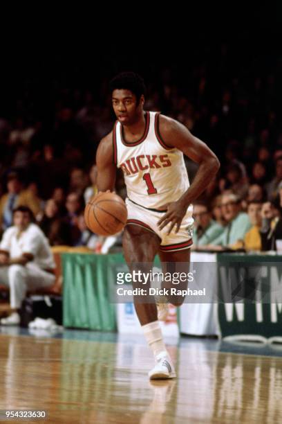 Oscar Robertson of the Milwaukee Bucks handles the ball circa 1972 at the Milwaukee Arena in Milwaukee, Wisconsin. NOTE TO USER: User expressly...