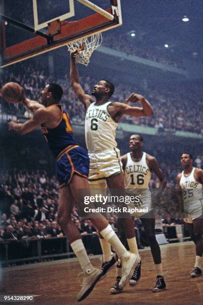 Bill Russell of the Boston Celtics defends Wilt Chamberlain of the San Francisco Warriors circa 1964 at the Boston Garden in Boston, Massachusetts....