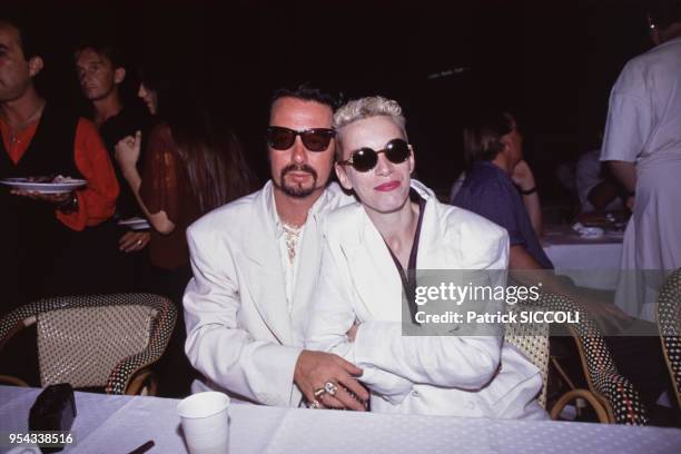 Le groupe Eurythmics, Dave Stewart et Annie Lennox, lors d'une soirée en août 1989 à Antibes, France.