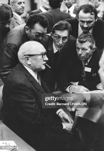 Guy Mollet lors d'un congrès socialiste en juin 1971 à Epinay-sur-Seine, France.