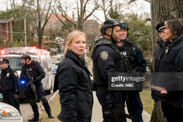 The Book of Esther" Episode 1920 -- Pictured: Kelli Giddish as Detective Amanda Rollins, Mariska Hargitay as Lieutenant Olivia Benson --