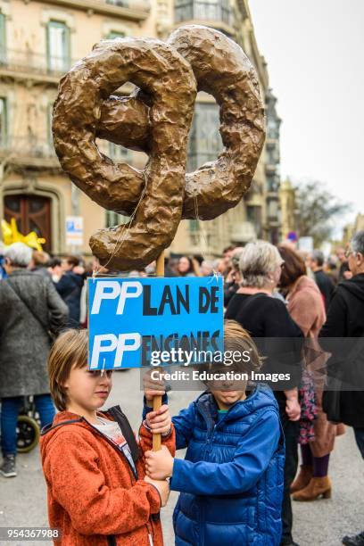 Barcelona, Catalonia, Two kids in the demonstration for fair pensions. Pensioners and young people from all around Spain took part in a nationwide...