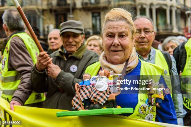Barcelona, Catalonia, Spain. 18nd Mar, 2018. A pensioner in the demonstration for fair pensions. Pensioners and young people from all around Spain...