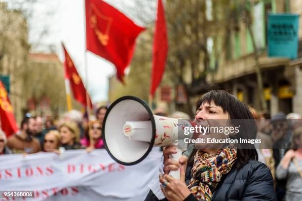 Barcelona, Catalonia, Spain. 18nd Mar, 2018. A woman speaker of the Communist party of Catalunya in the demonstration for fair pensions. Pensioners...