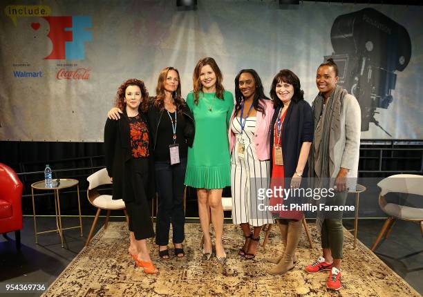 Madeline Di Nonno, Heather Rae, Geena Davis, Courtney Parker, Chevonne O'Shaughnessy, and Aisha Tyler attend the A League Of Their Own panel at the...