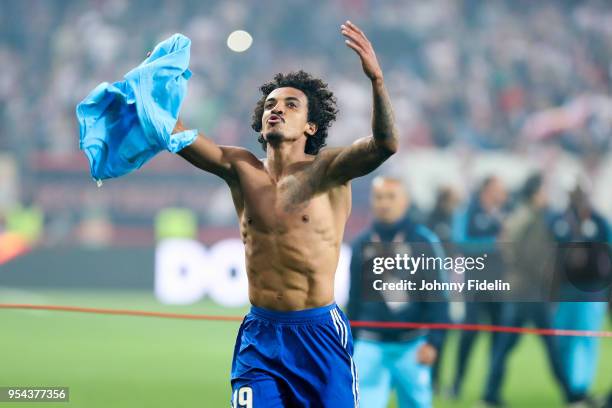 Luiz Gustavo of Marseille celebrates the victory during the Semi Final Second Leg Europa League match between RB Salzburg and Marseille at Red Bull...