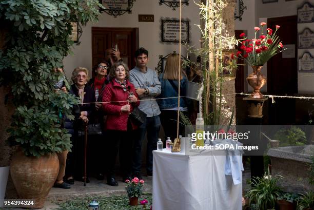 People visiting the cross of the Corrala de Santiago. El día de la Cruz or Día de las Cruces is one of the most beautiful festivities in Granada....